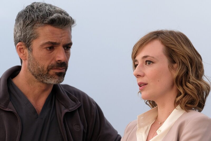 DOC – Es liegt in deinen Händen Staffel 2 Folge 1 Luca Argentero als Dr. Andrea Fanti, Sara Lazzaro als Dr. Agnese Tiberi – Bild: SRF/​SONY Pictures