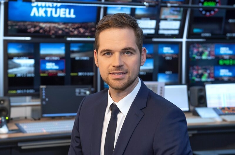 SÜDWESTRUNDFUNK SWR Aktuell Baden-Württemberg - Georg Bruder Die Nachrichten "SWR Aktuell" im SWR Fernsehen informieren mehrfach täglich über alles Wichtige aus dem Südwesten und der Welt. Georg Bruder, hier in der Regie. – Bild: SWR/​Alexander Kluge