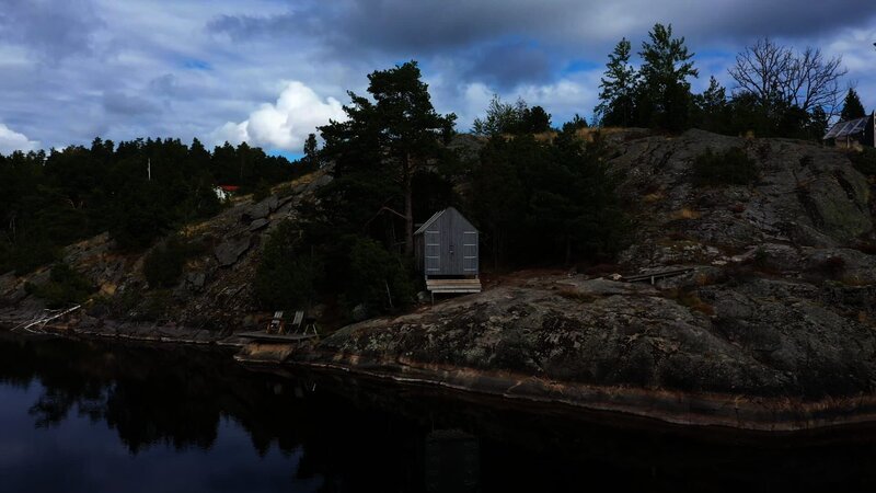 Eine Hütte am Ufer des Sees – Bild: tv.gusto