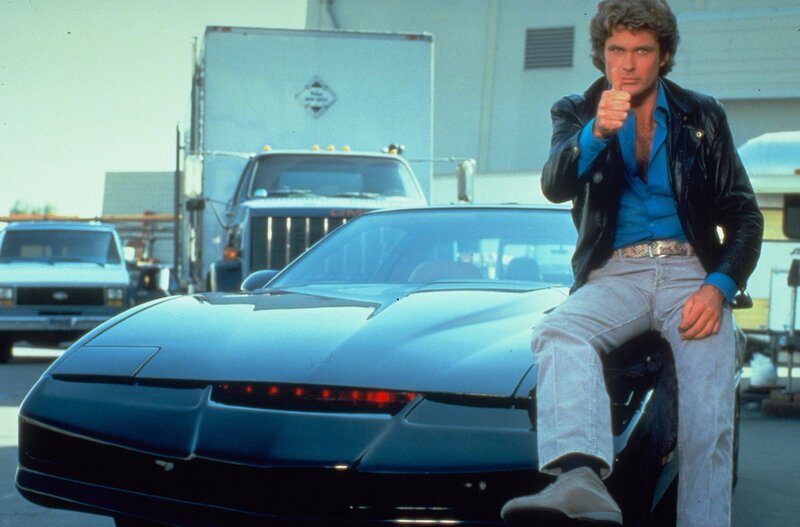 (2. Staffel) – Kämpfen gemeinsam gegen das Böse: Michael Knight (David Hasselhoff) und sein Super-Auto K.I.T.T … – Bild: 1985 Universal City Studios LLLP.