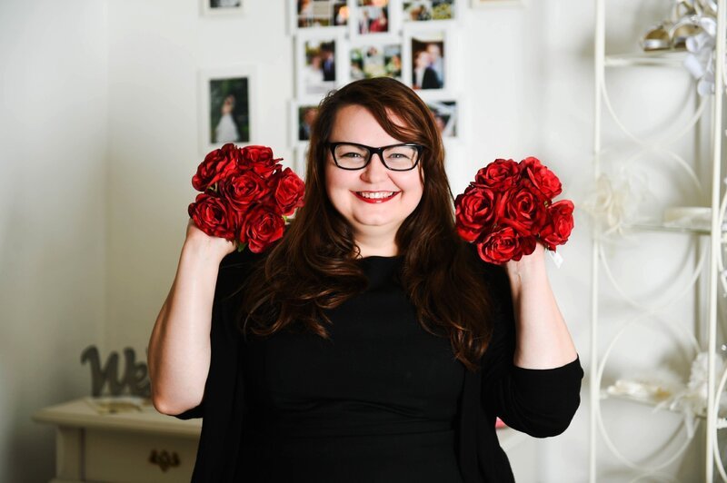 Manuela in ihrem Geschäft ‚Lavie‘ in Bochum. – Bild: VOX /​ Stefanie Schumacher