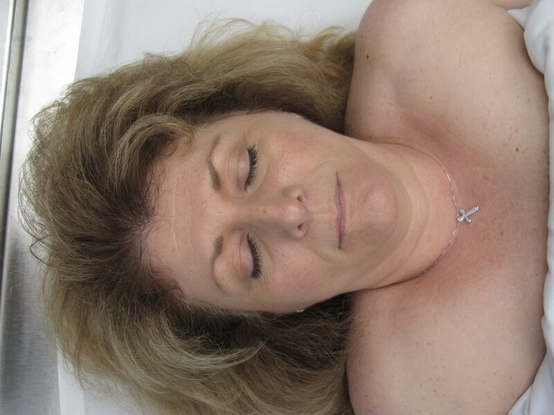 (3. Staffel) – In den USA zählt Dr. Jan Garavaglia zu den renommiertesten Pathologinnen. In „Dr. G – Beruf: Gerichtsmedizinerin“ gibt sie einen Einblick in ihre Arbeit und erklärt, wie sie zusammen mit ihrem Team bei der Lösung komplizierter Mordfälle hilft und medizinische Absonderlichkeiten aufklärt. Dr. G schildert auch für Laien verständlich wissenschaftliche Zusammenhänge und nimmt die Zuschauer mit in die spannende Welt der Rechtsmedizin … – Bild: MMXI ATLAS MEDIA CORPORATION Lizenzbild frei