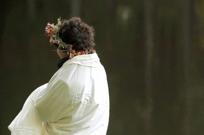 Nach altüberliefertem Brauch werden in Litauen zu jeder Herbstsonnenwende Erntedankfeste gefeiert. – Bild: Elephant Doc