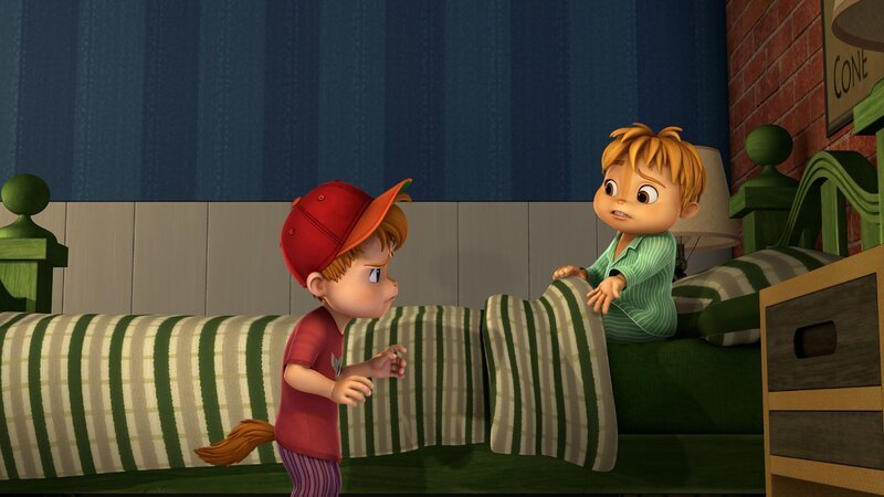 Alvin (l.) redet sich gekonnt aus allem Unsinn heraus, den er so anstellt. Doch für immer kann das natürlich nicht gut gehen. Und auch Theodore (r.) gefällt es gar nicht, dass sein Bruder ihm immer die Schuld für alles gibt. – Bild: TM & © Bagdasarian Productions, LLC.