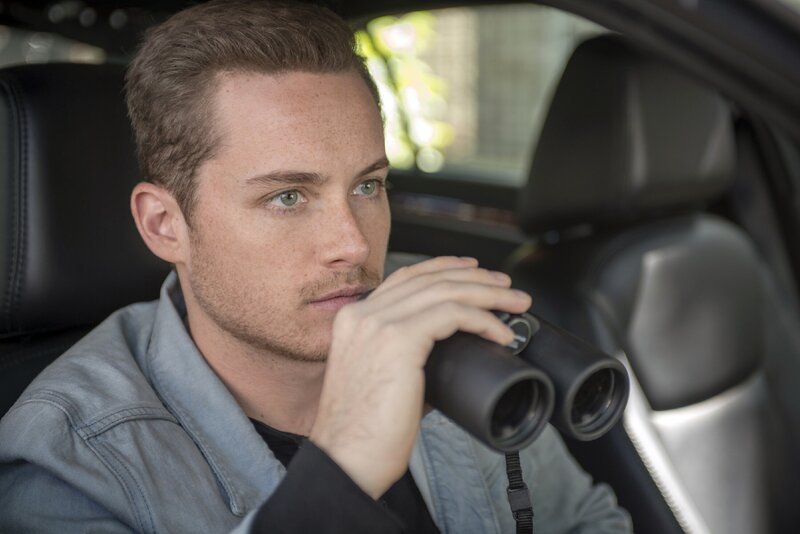 Als Jay Halstead (Jesse Lee Soffer) vermutet, den Mörder seines Sohnes gesehen zu haben, verliert er die Fassung. – Bild: TVNOW/​NBC Studios