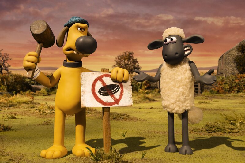 Bitzer (l.); Shaun das Schaf (r.) – Bild: KinoweltTV