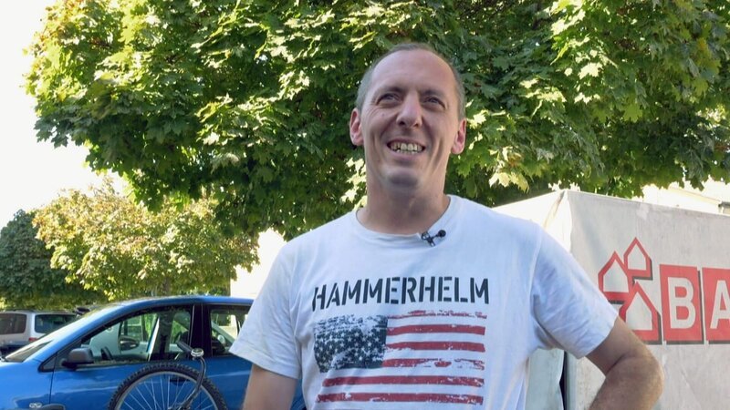 Bei Florian ist zurzeit der Wurm drin: Durch ein dummes Missgeschick sperrt er sich und die Kinder aus.. – Bild: RTL Zwei