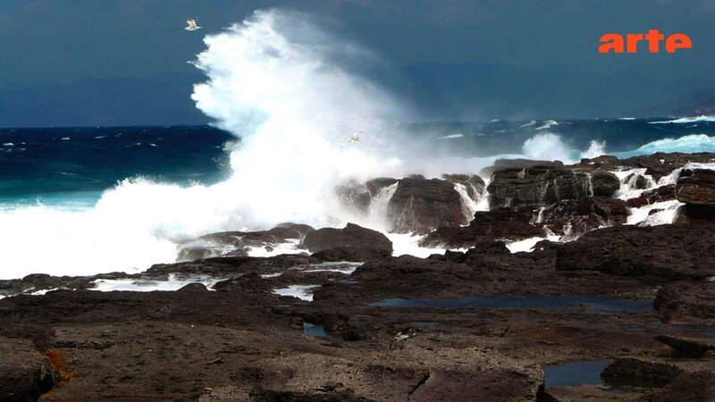 Vor gar nicht langer Zeit war Sardinien noch mit der provenzalischen Küste verbunden, bevor es zur Insel wurde und ins Meer abglitt. – Bild: La Compagnie des Taxi-Brousse