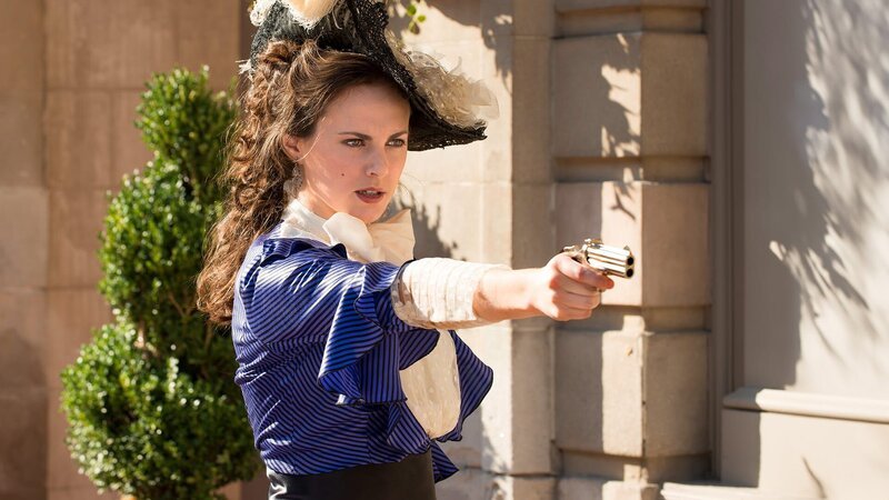 Dr. Emily Grace ( Georgina Reilly ) – Bild: AXN White