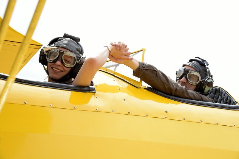 Der wunderschöne Ausflug mit Mads (Rasmus Botoft, r.) verändert Lenas (Sandra Borgmann, l.) Perspektive auf ihr derzeitiges Leben. – Bild: Romance TV (DE) /​ Christiane Pausch