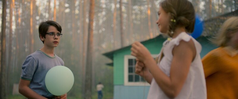 Valerka Lagunov (Pyotr Natarov) und Anastasiyka Sergushina (Maria Abramova) – Bild: RTL /​ Keine Hilfe