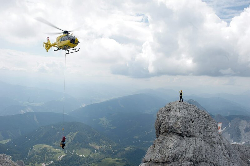 Die Bergretter im Einsatz. – Bild: Heimatkanal