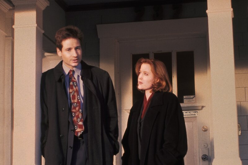 Fox Mulder (David Duchovny, l.); Dana Scully (Gillian Anderson, r.) – Bild: Twentieth Century Fox Film Corporation