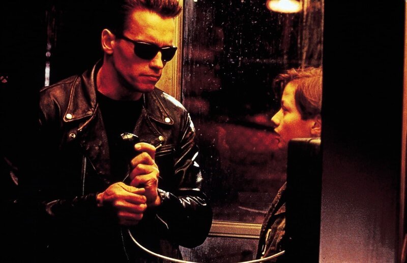 v.li.: The Terminator (Arnold Schwarzenegger), John Connor (Edward Furlong) – Bild: Marlyse Press Photo/​MPP