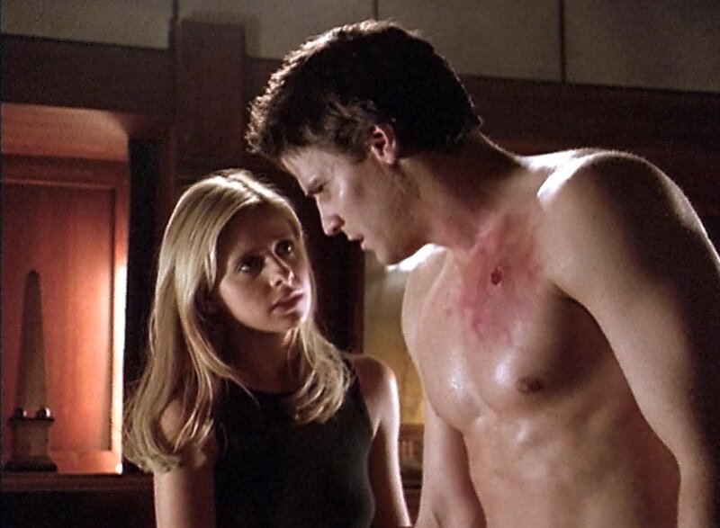 l-R: Buffy (Sarah Michelle Gellar) und Angel (David Boreanaz) – Bild: TV4