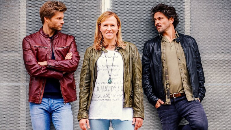 V.l.: Robert (Felix Maximilian), Kathi (Mandy Neidig), und Manuel (Daniel Sellier) – Bild: RTL /​ Gregorowius