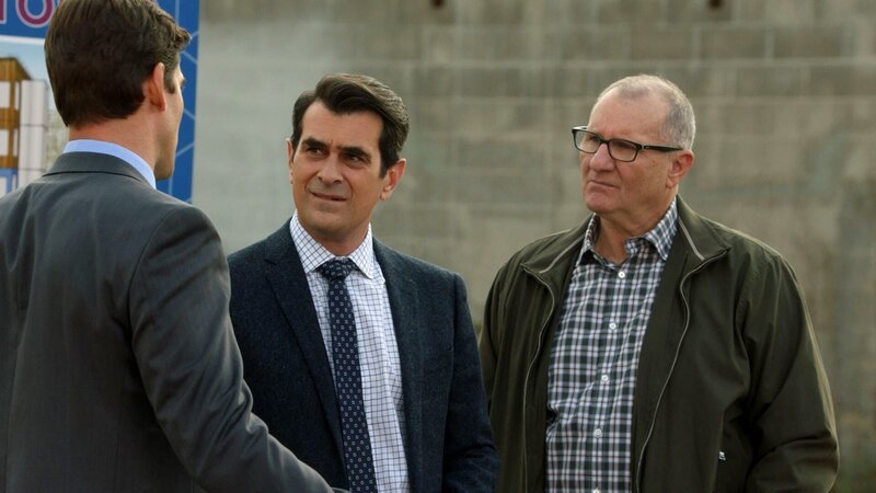 L-R: Phil Dunphy (Ty Burrell), Jay Pritchett (Ed O’Neill) – Bild: ViacomCBS