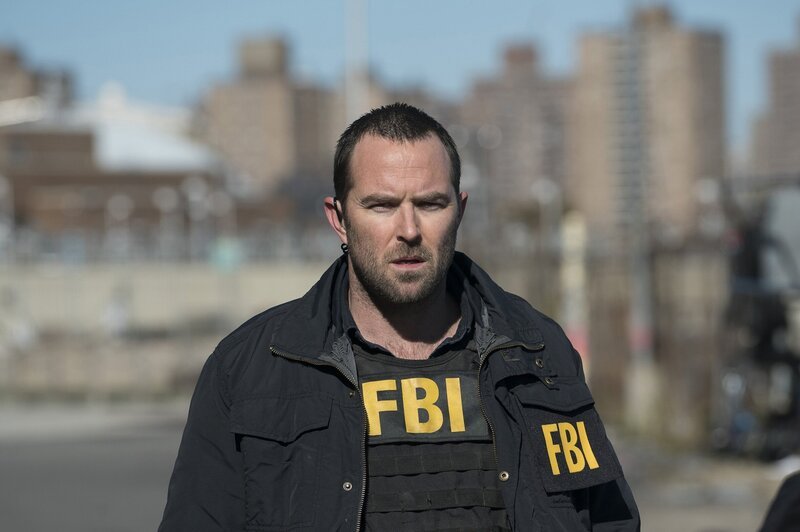 Sullivan Stapleton (Kurt Weller) – Bild: PLURIMEDIA (Warner Bros)