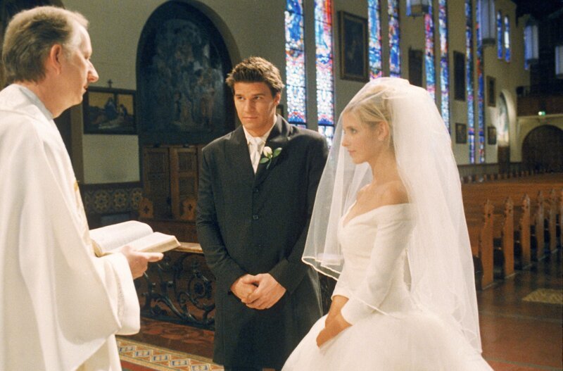 L-R: Angel (David Boreanaz) und Buffy (Sarah Michelle Gellar) – Bild: TV4