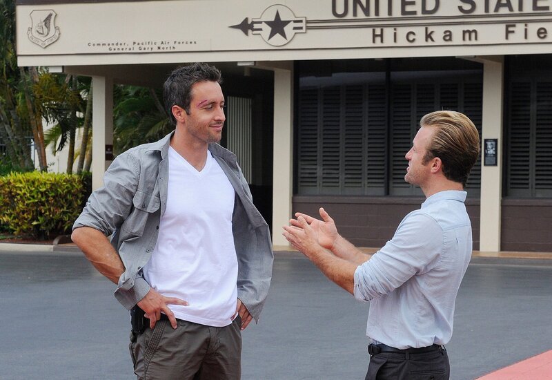Im Kampf gegen das organisierte Verbrechen im Paradies: Steve (Alex O’Loughlin, l.) und Danny (Scott Caan, r.) … – Bild: CBS BROADCASTING INC. ALL RIGHTS RESERVED.