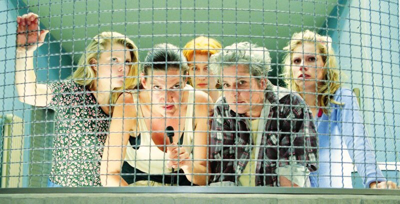 v.li. Vivi (Annette Frier), Walter (Katy Karrenbauer), Professor (Ana Fonell), Uschi (Barbara Freier) und Lollo (Isabella Schmid) – Bild: RTLP