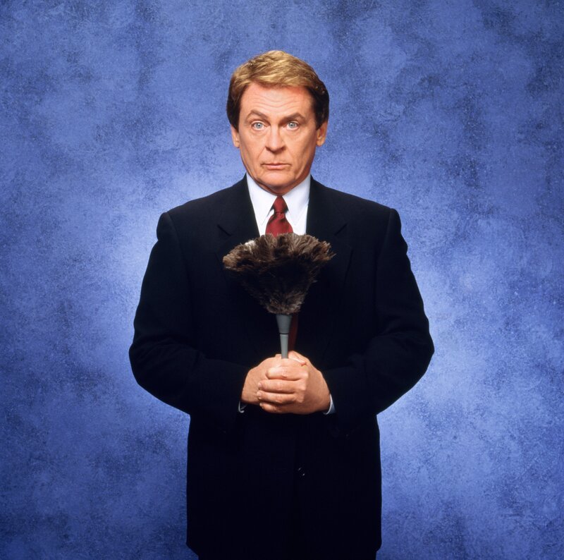 Niles (Daniel Davis) – Bild: Sony Pictures Entertainment