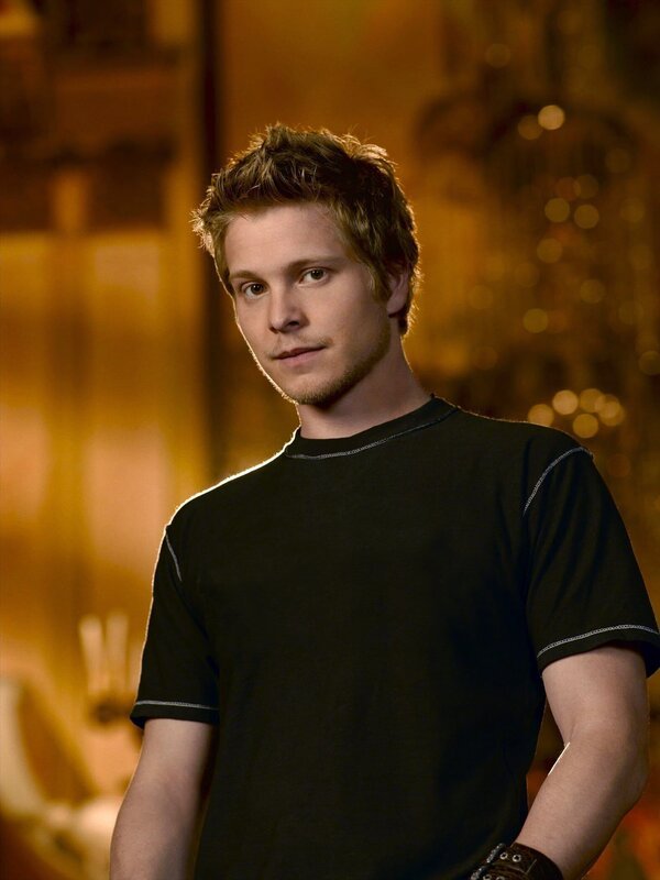 Logan (Matt Czuchry) freut sich auf das Date, doch als es schliesslich soweit ist, verläuft alles anderes, als er es sich vorgestellt hat. – Bild: 2004 Warner Bros. Lizenzbild frei