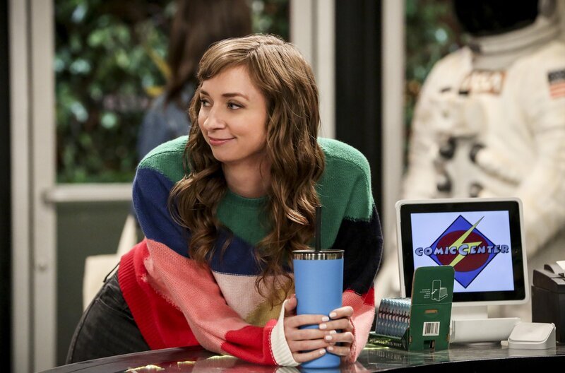 Denise (Lauren Lapkus) – Bild: © 2018 WBEI. All rights reserved. /​ Michael Yarish /​ Michael Yarish