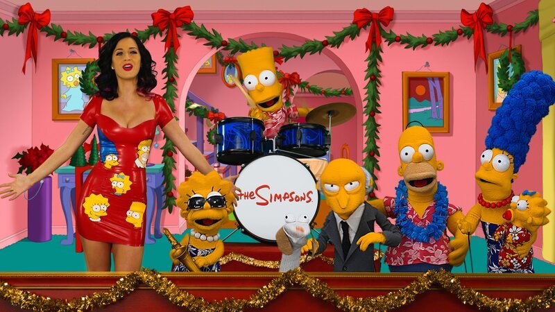 Gaststar Katy Perry (l.) schafft es durch eine innige Umarmung, Mr. Burns zu besänftigen. Und so kann das Weihnachtsfest der Simpsons wie geplant stattfinden. – Bild: Twentieth Century Fox Film Corporation