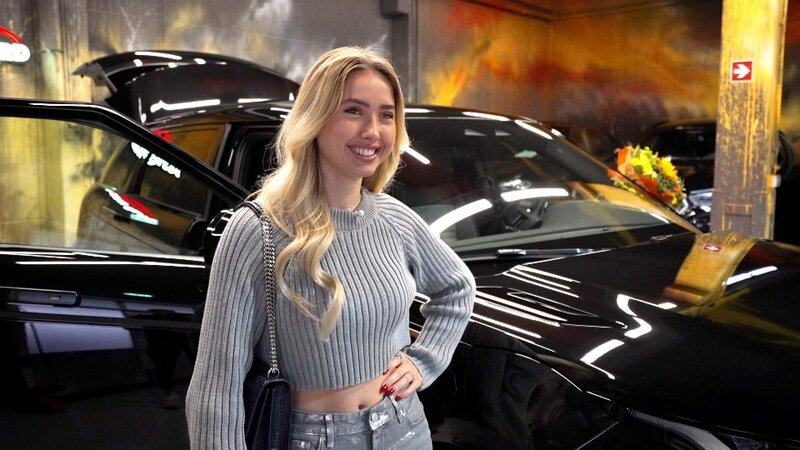 Schlaflose Nächte sorgt bei Shania außerdem ihr neues Auto – gefällt ihr das Gefährt auch noch in Live? Und was hält Robert Geiss von den Fahrkünsten seiner Jüngsten? – Bild: RTLZWEI