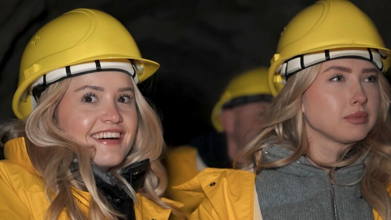 S24E10: Das Umbau-Chaos in Dubai bringt Carmen und Robert an ihre Grenzen. Währenddessen planen Davina und Shania in Monaco eine große Überraschung: Die Residenz der Eltern in Monaco soll komplett umgestaltet werden. – Bild: RTLZWEI