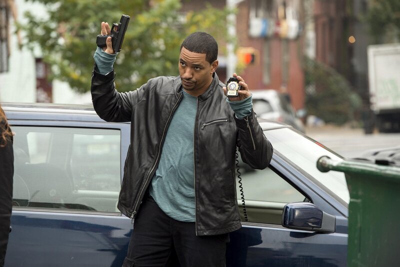 Gemeinsam mit Laura, versucht er einen neuen Mordfall zu lösen: Billy (Laz Alonso) … – Bild: Warner Bros. Entertainment, Inc.