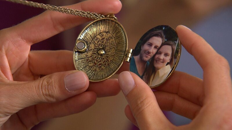 Wenn das eigene Kind plötzlich spurlos verschwindet, wenn man für seine Zivilcourage teuer bezahlen muss oder wenn eine schlimme Diagnose das ganze Leben auf den Kopf stellt, ist das ein herber Schicksalsschlag – für alle Beteiligten. Wie gehen sie mit der Situation um? Und vor allem: Wird es ihnen gelingen, wieder in ein glückliches Leben zurückzufinden? – Bild: SAT.1