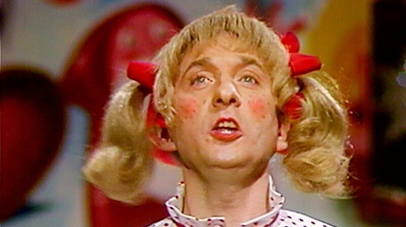 Programm über Komik und Komödianten mit Beiträgen u. a. von Harald Juhnke, Dieter Hallervorden, Hans Werner Olm, Gabi Decker, Herricht & Preil, Maren Kroymann – Sketch mit Heinz Rennhack. – Bild: rbb