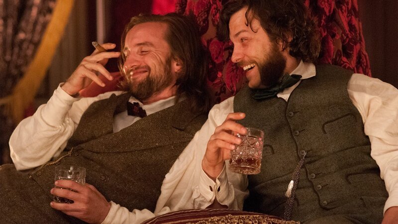 Cobb Kennedy (Aaron Poole, l.) und Robert Morehouse (Kyle Schmid, r.) – Bild: AXN Black