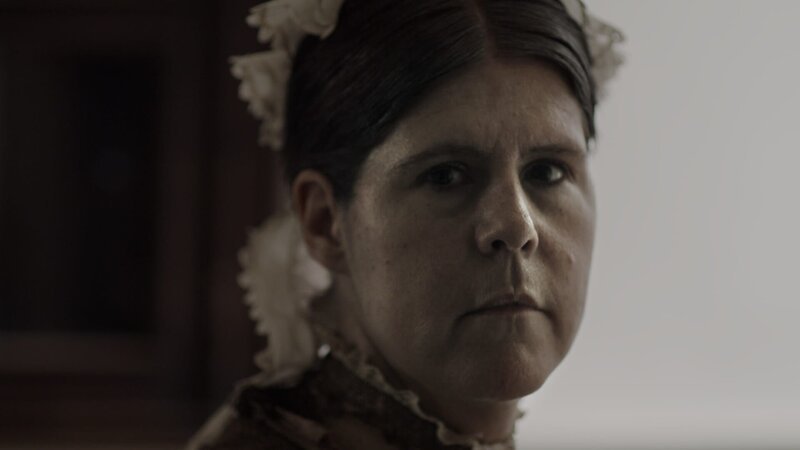 Amelia Dyer betreibt eine sogenannte Baby-Farm: Gegen eine einmalige Zahlung versorgt sie Pflegekinder. Nun gerät sie in Verdacht, mehrere Säuglinge getötet zu haben. – Bild: ZDF und Warehouse 51 Productions
