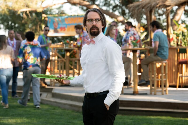 Roman DeBeers (Martin Starr) – Bild: 2022 Starz Entertainment, LLC /​ Colleen Hayes