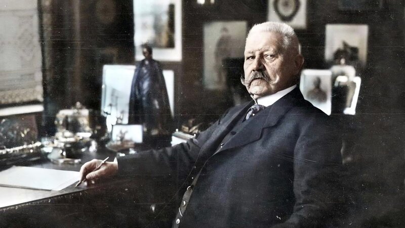 Paul von Hindenburg bleibt Reichspräsident, aber Hitler gewinnt erheblich an Bekanntheit und Profil. – Bild: ZDF und SPIEGEL TV