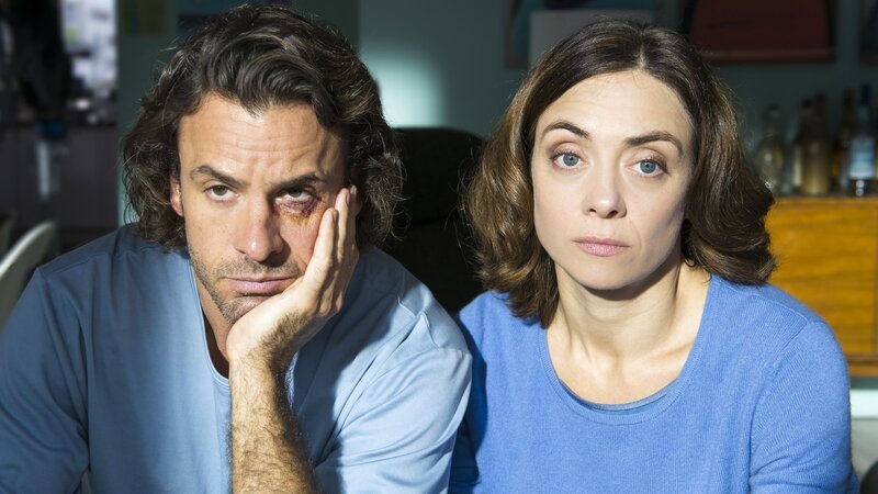 Ein Jahr ist vergangen, seitdem Jan (Stephan Luca) und Anne Börner (Julia Richter) in eine Neubausiedlung gezogen sind. Man hat sich inzwischen eingelebt und sich auch mit den zum Teil recht skurrilen Nachbarn arrangiert. – Bild: ZDF und Christian Lüdeke