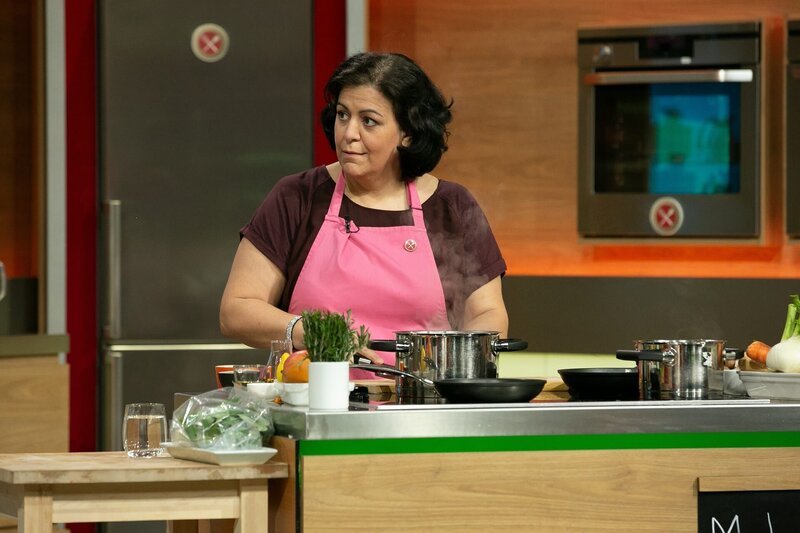 Makrina Schneider im Studio. – Bild: ZDF und Norman Kalle