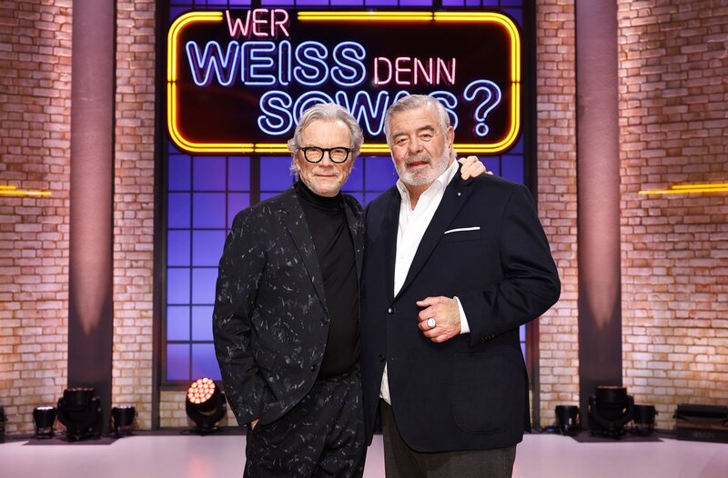 Die Kandidaten dieser Sendung: Sänger, Moderator und Entertainer, Wolfgang Lippert (l.) und der niederländische Moderator Harry Wijnvoord (r.). Dieses Bild kann auch im Hochformat angefordert werden. – Bild: ARD/​NDR/​UFA SHOW & FACTUAL/​Morris Mac Matzen