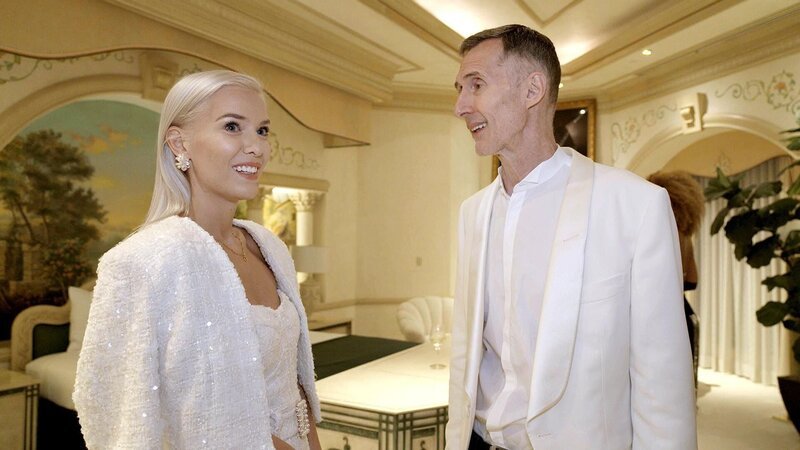 Oksana bei einem Event.  +++ – Bild: RTL /​ Schießerei in LA