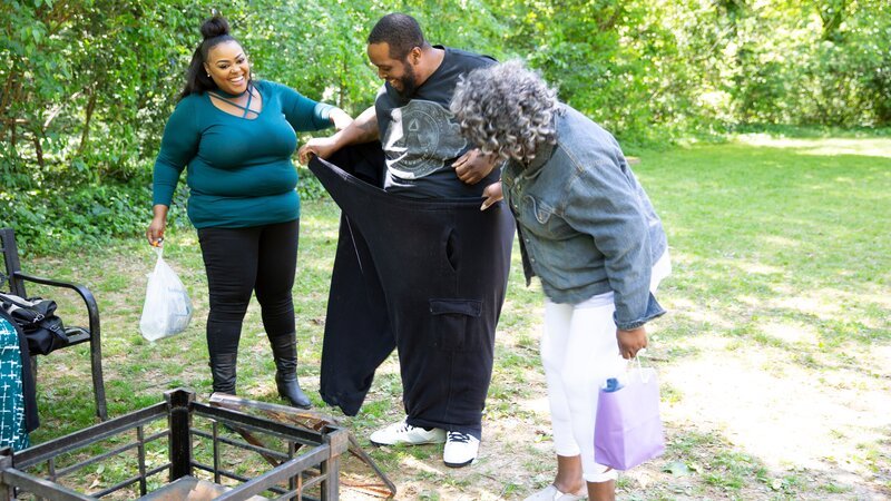 Naomi and Beverly help Drew put on big pants. – Bild: Scott Ippolito /​ TLC /​ 36192_ep207_014.jpg /​ Discovery Communications
