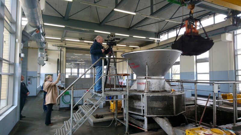 Dreharbeiten in der Moorküche – Bild: MDR/​Simank-Film