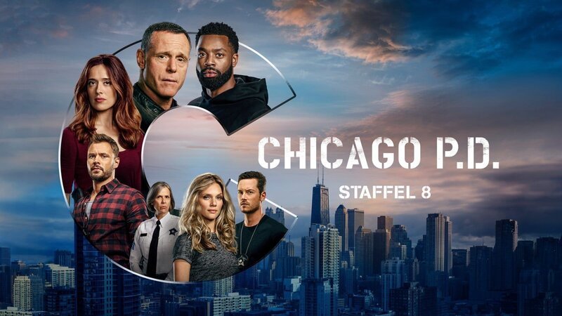 Jason Beghe, Jesse Lee Soffer, Amy Morton, Patrick John Flueger, Marina Squerciati, Tracy Spiridakos, LaRoyce Hawkins – Bild: 2020 Universal Television LLC. All Rights Reserved.
