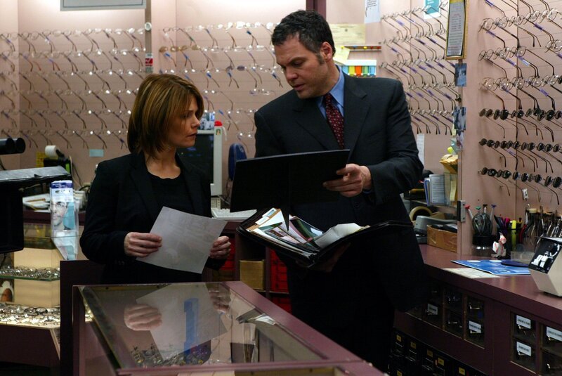 (L-R) Vincent D’Onofrio, Kathryn Erbe – Bild: UNIVERSAL CHANNEL