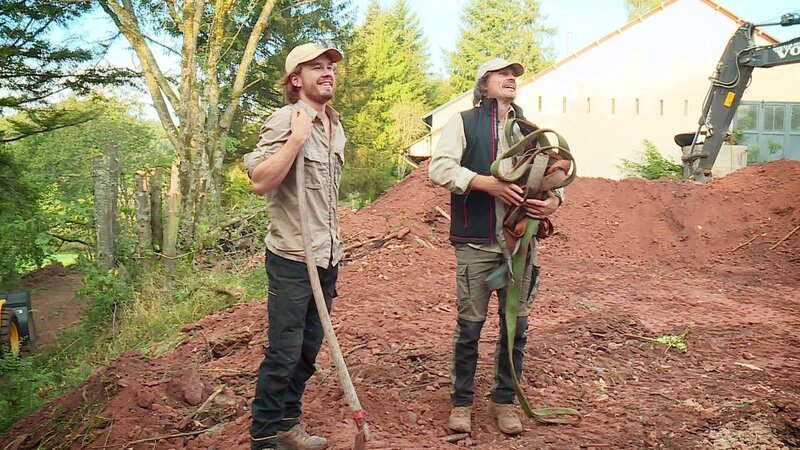 Andreas Macherey (r.) and his son Tobi. – Bild: Warner Bros. Discovery