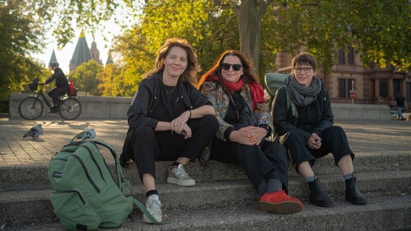 Von links: Peggy Mädler, Annett Gröschner, Wenke Seemann – Bild: ZDF und Michael Habermehl Von links: Peggy Mädler, Annett Gröschner, Wenke Seemann – Bild: ZDF und Michael Habermehl