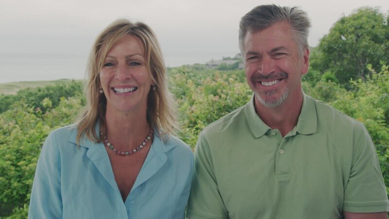Martha’s Vineyard hat es Karl und Lauri angetan. Seit sie auf der idyllischen Insel zum ersten Mal Urlaub gemacht haben, kommt das Paar aus Boston mit ihren Kindern immer wieder zurück und hat nun beschlossen, hier ein Haus zu kaufen. Die größte Insel Neuenglands bietet für jeden Geschmack etwas, Sportliebhaber kommen hier genauso auf ihre Kosten wie Natur- oder Kultur-Fans. Es gibt malerische Fischerhütten, 19 Strände, dramatische Klippen und edle Boutiquen. – Bild: HGTV