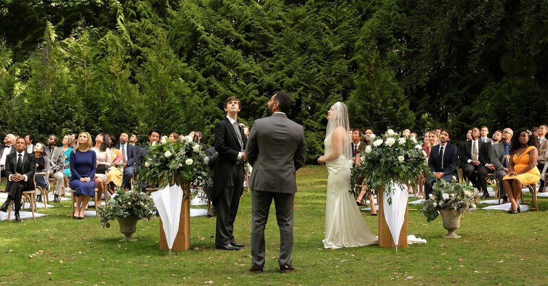 Dr. Shaun Murphy (Freddie Highmore, vorne, l.), Lea Dilallo (Paige Spara, vorne, r.) – Bild: JEFF WEDDELL /​ Sony